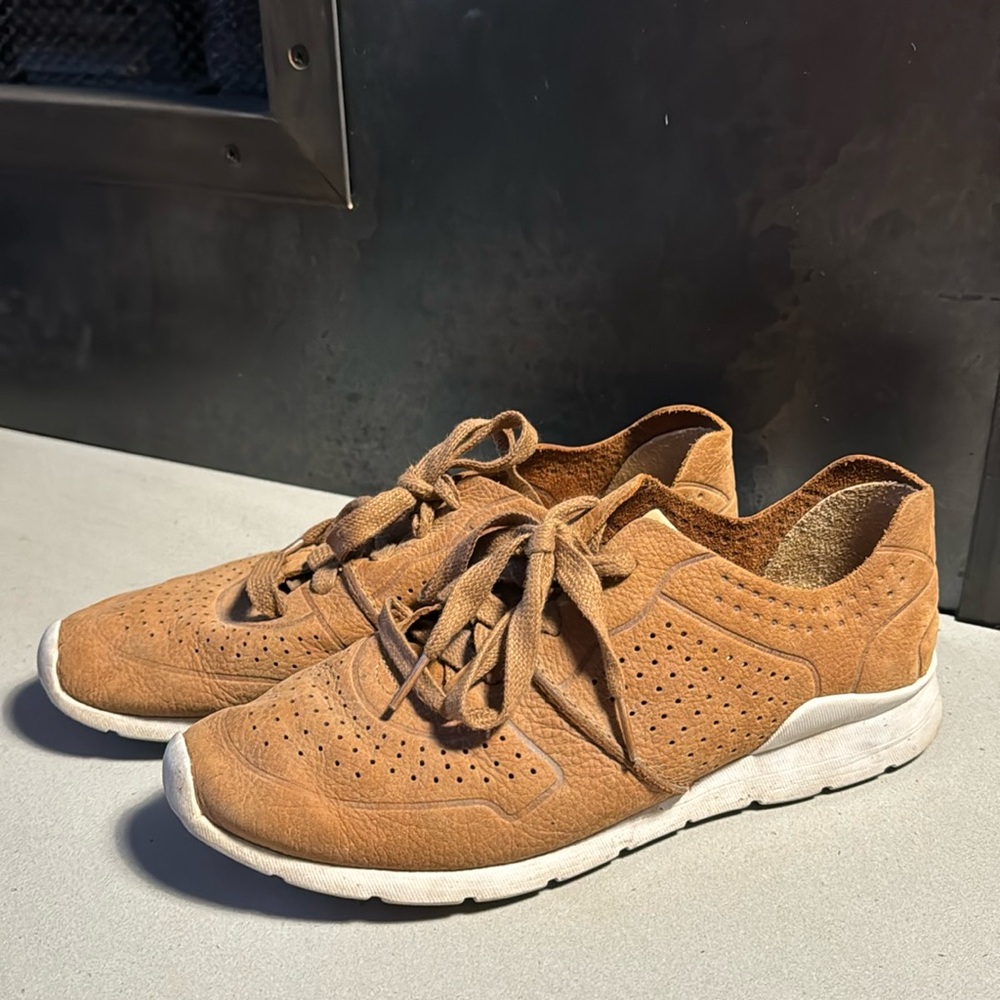 UGG Treadlite leather walking shoes